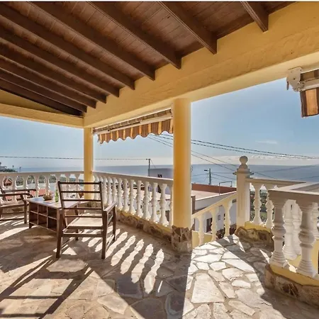 Casa Tenades Nyaraló