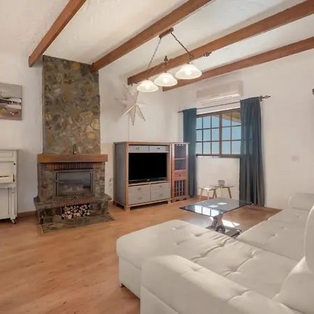 Casa Tenades * 아데제