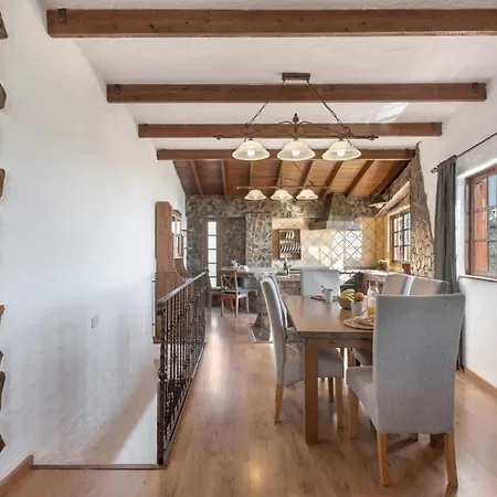 Casa Tenades